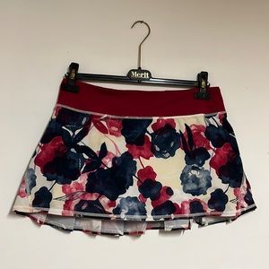 Lululemon Pleated Pace Setter Skirt, size 8